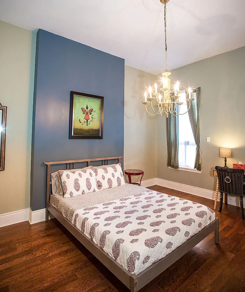 *** Guest house Elevate Room Toronto Canada